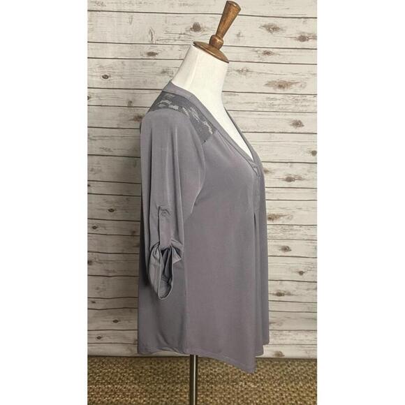 Torrid casual grey/lilac floral lace Studio Knit Yoke Harper top Size 0/Large - Picture 5 of 7